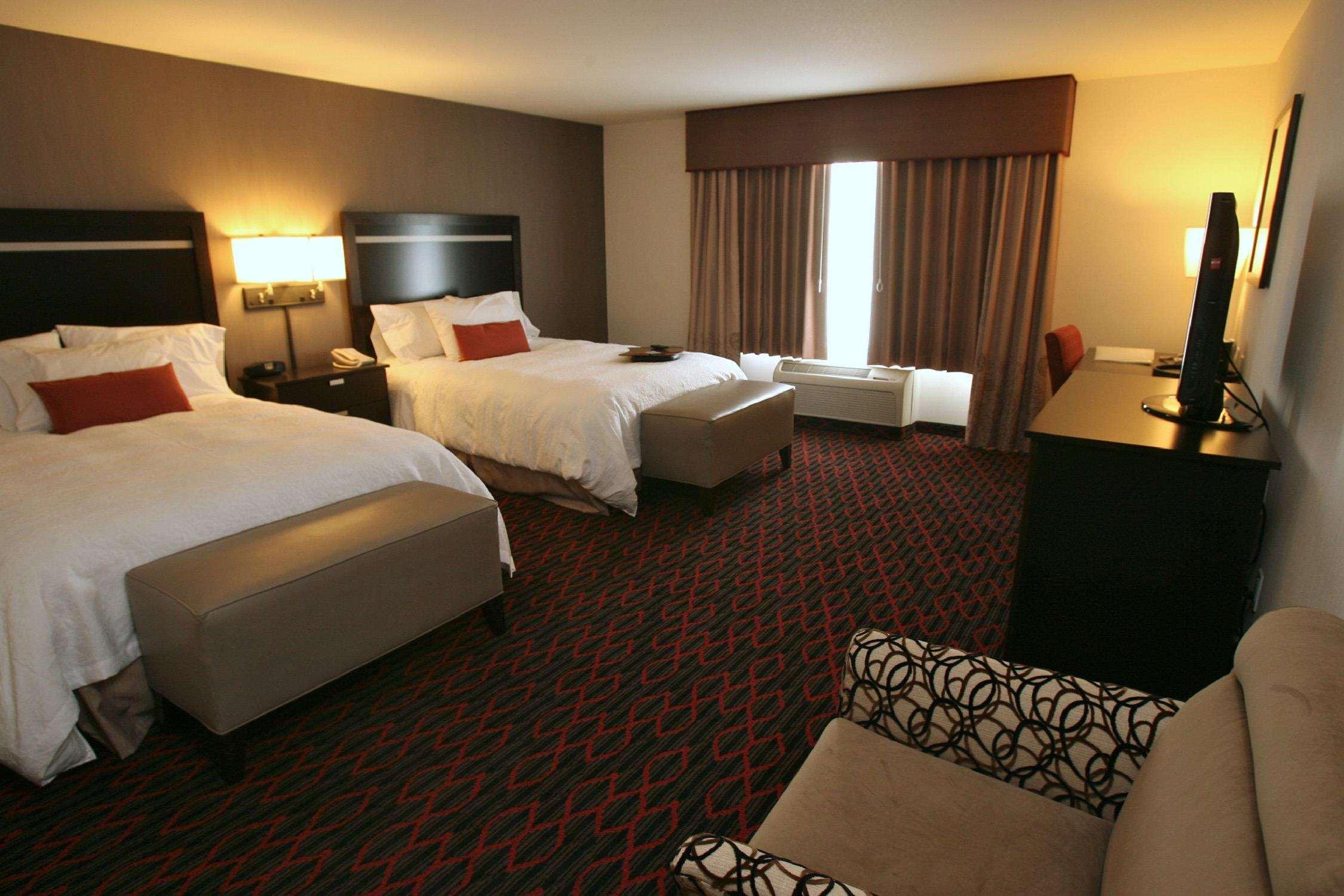 Hampton Inn & Suites Red Deer Penhold Номер фото