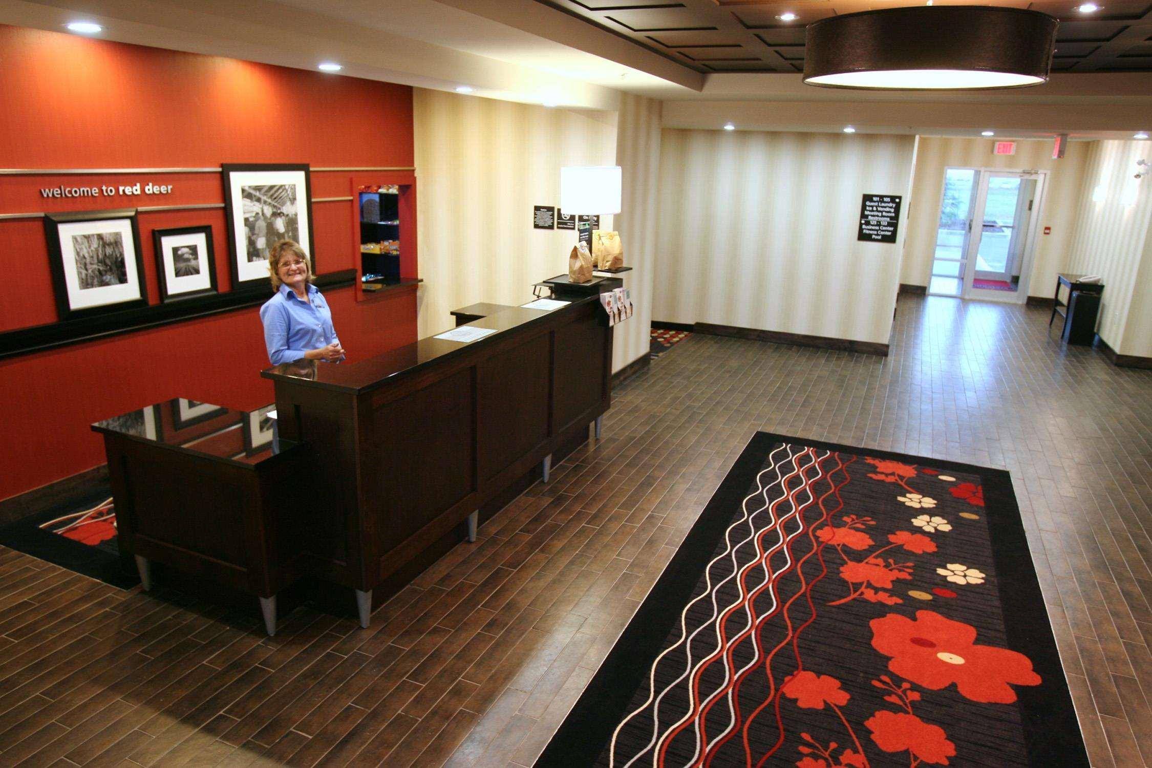 Hampton Inn & Suites Red Deer Penhold Интерьер фото