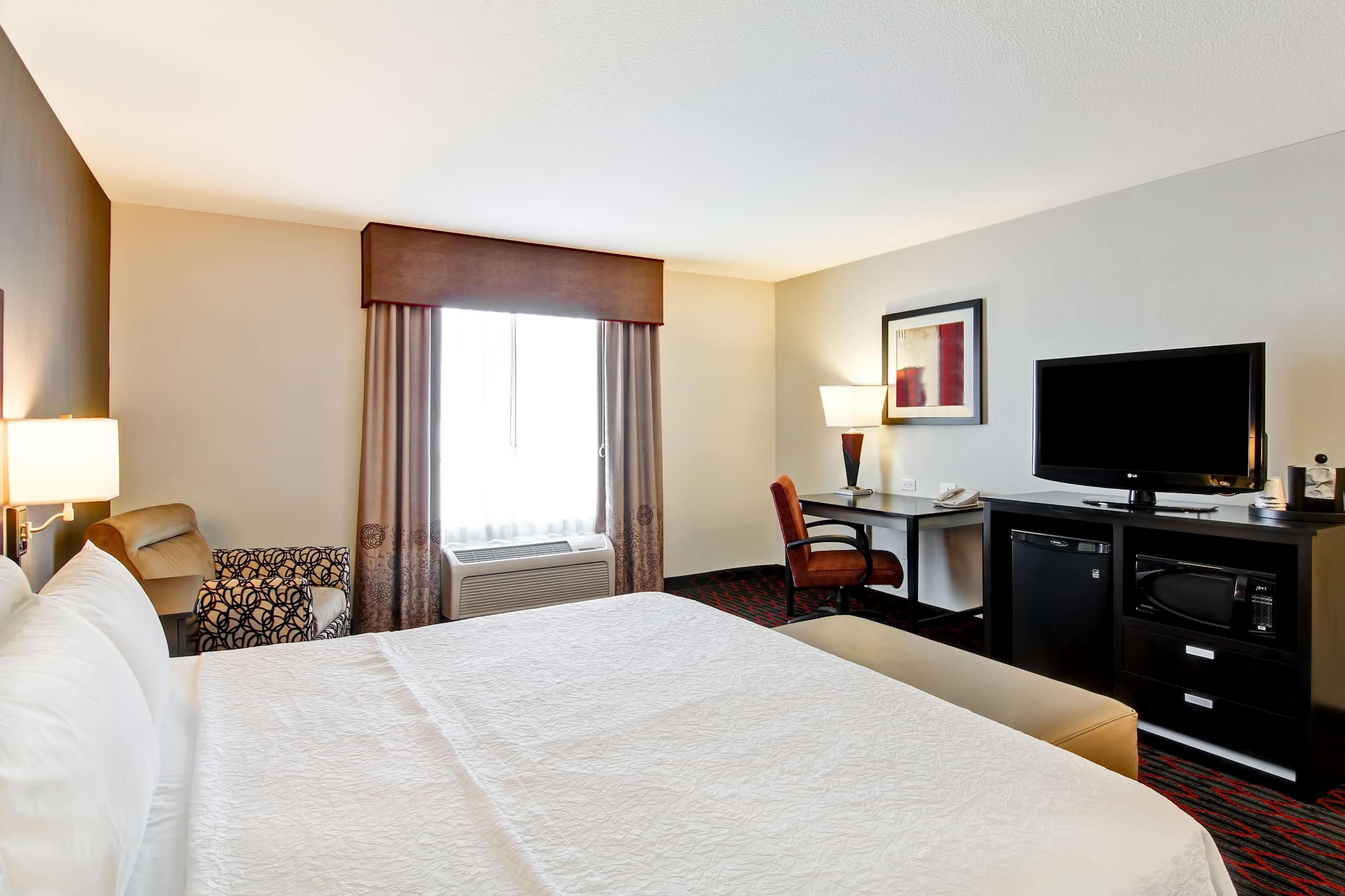 Hampton Inn & Suites Red Deer Penhold Экстерьер фото