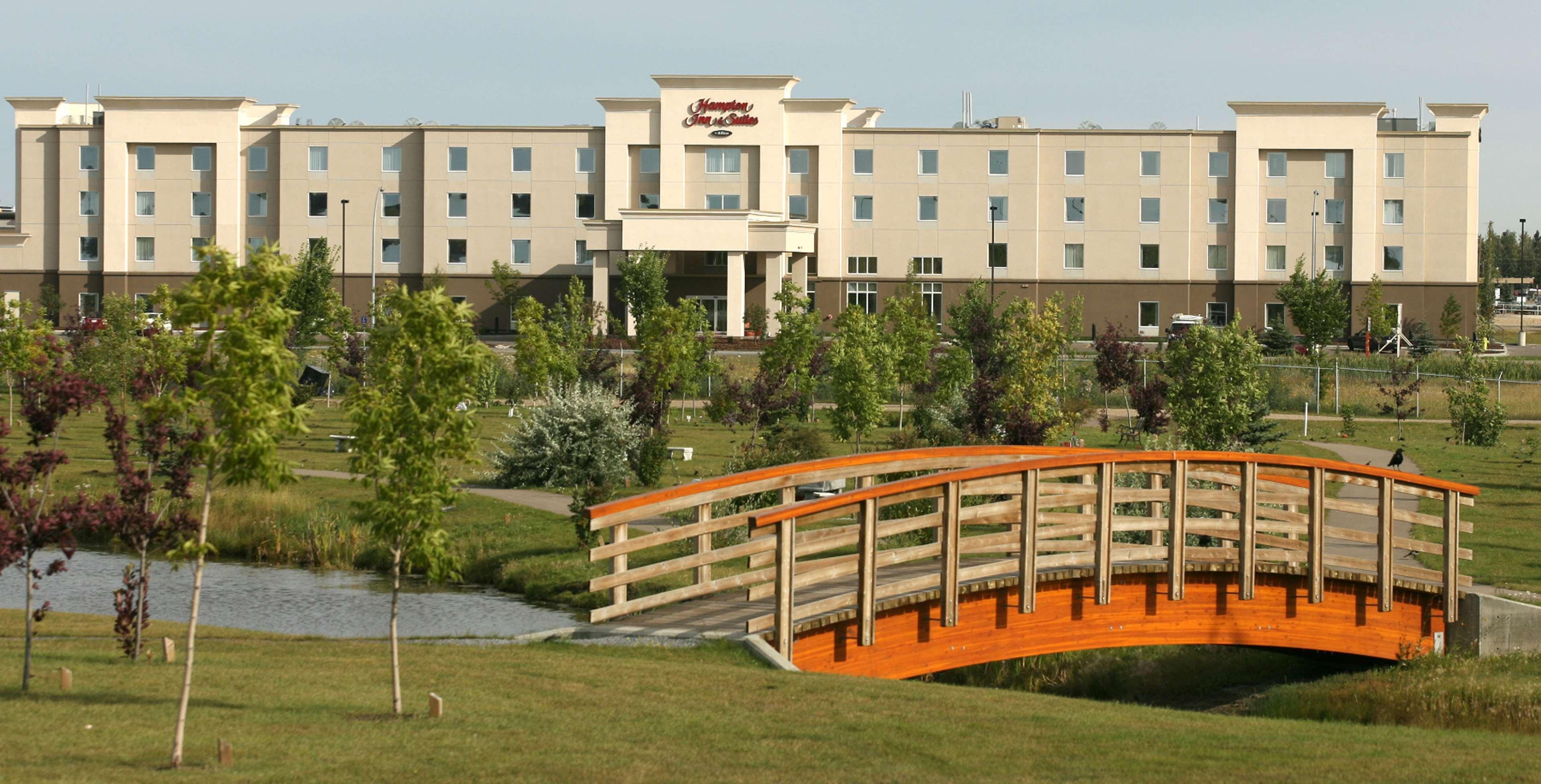 Hampton Inn & Suites Red Deer Penhold Экстерьер фото