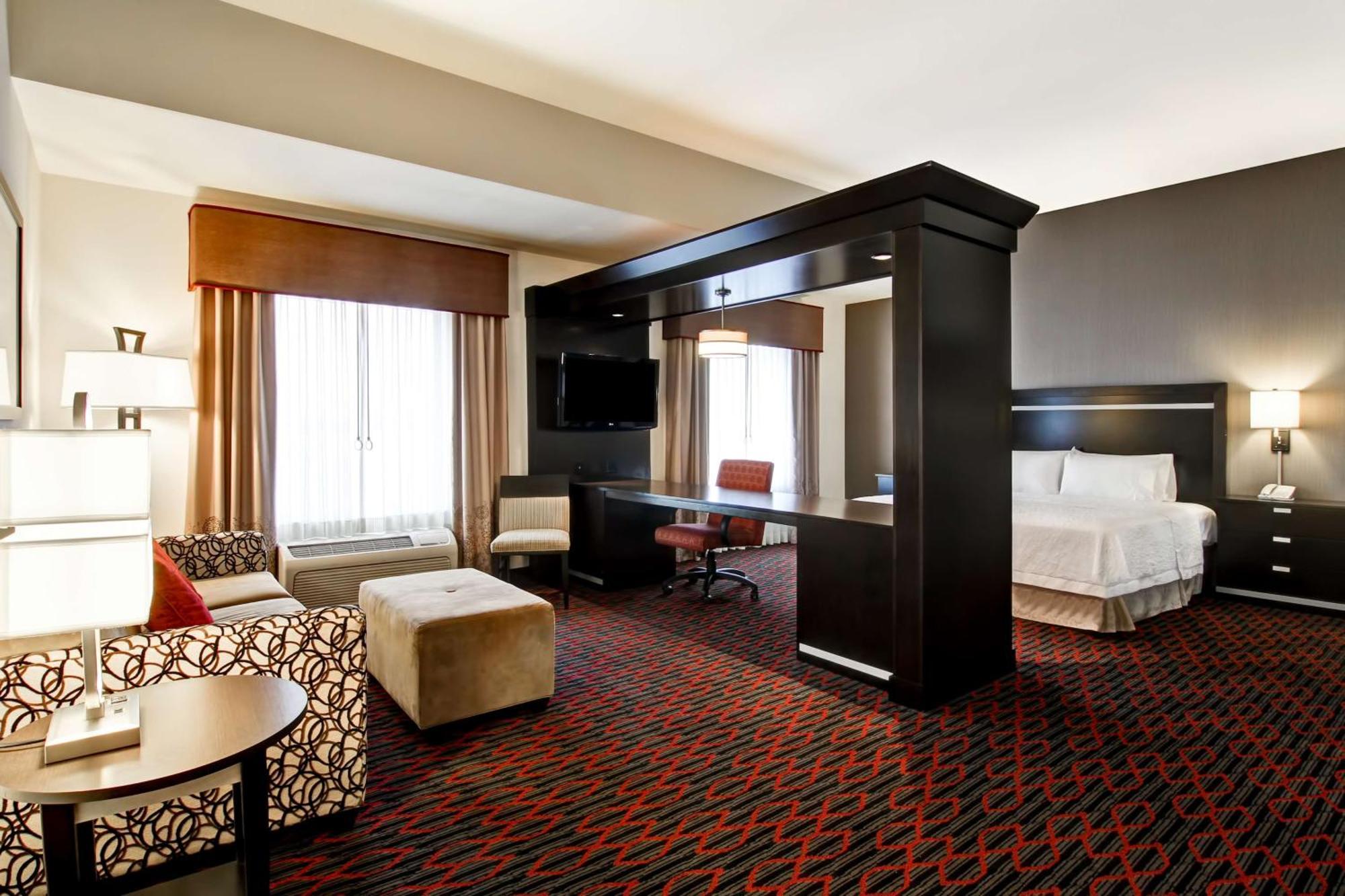 Hampton Inn & Suites Red Deer Penhold Экстерьер фото