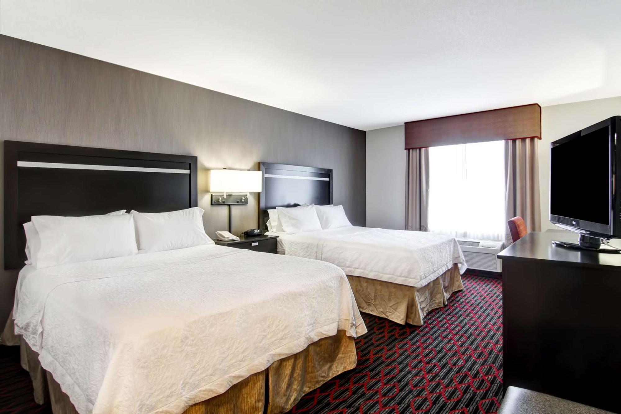 Hampton Inn & Suites Red Deer Penhold Экстерьер фото
