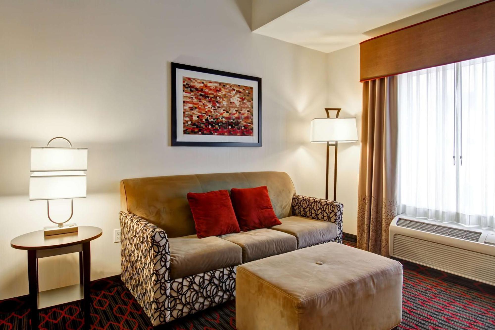 Hampton Inn & Suites Red Deer Penhold Экстерьер фото