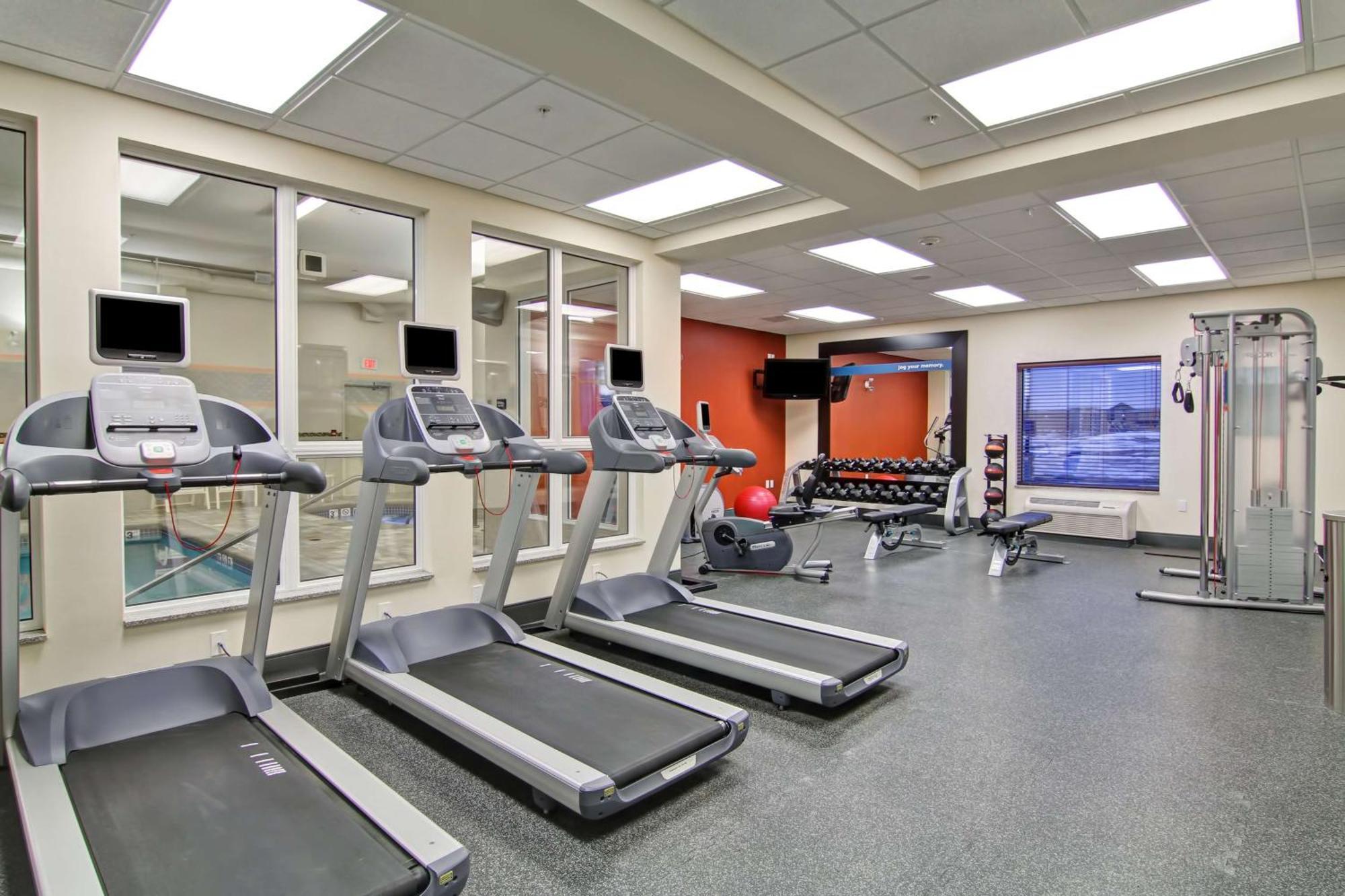 Hampton Inn & Suites Red Deer Penhold Экстерьер фото