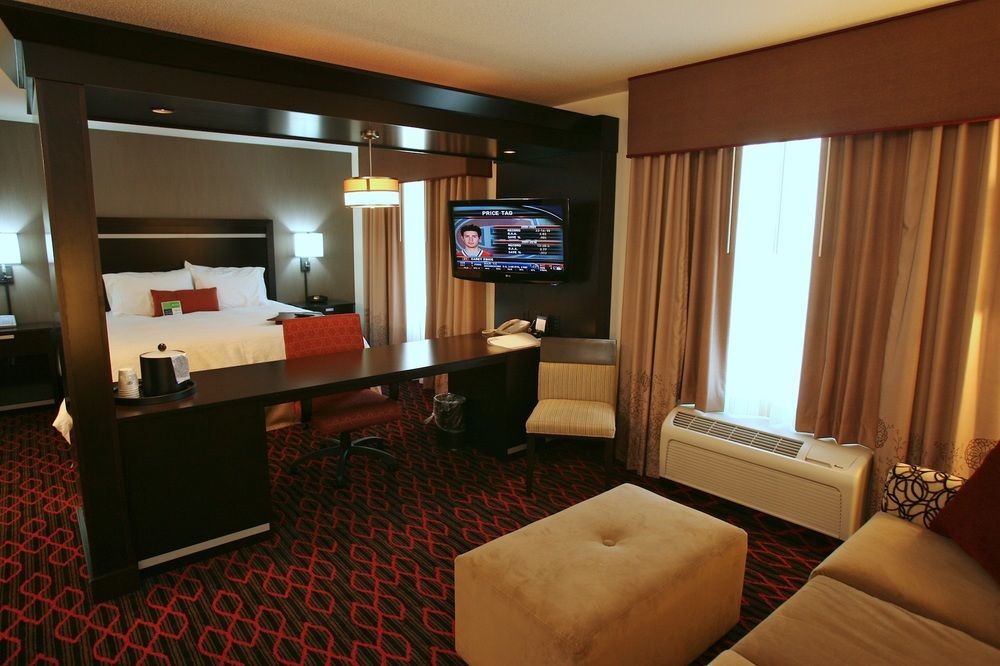 Hampton Inn & Suites Red Deer Penhold Экстерьер фото